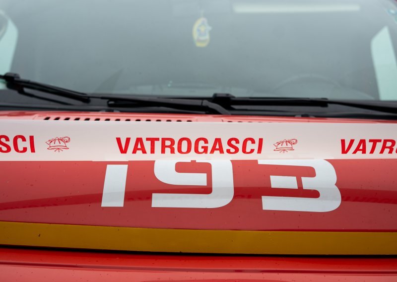 Požar u zatvoru u Remetincu. Vatrogasci morali razvaliti vrata
