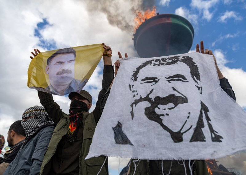 Kurdski PKK raspušta se i završava oružanu pobunu u Turskoj