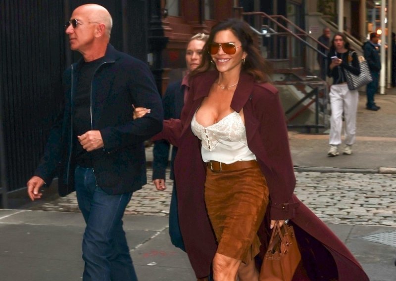 Riskirala smjelim dekolteom: Lauren Sanchez nemoguće je ne primijetiti