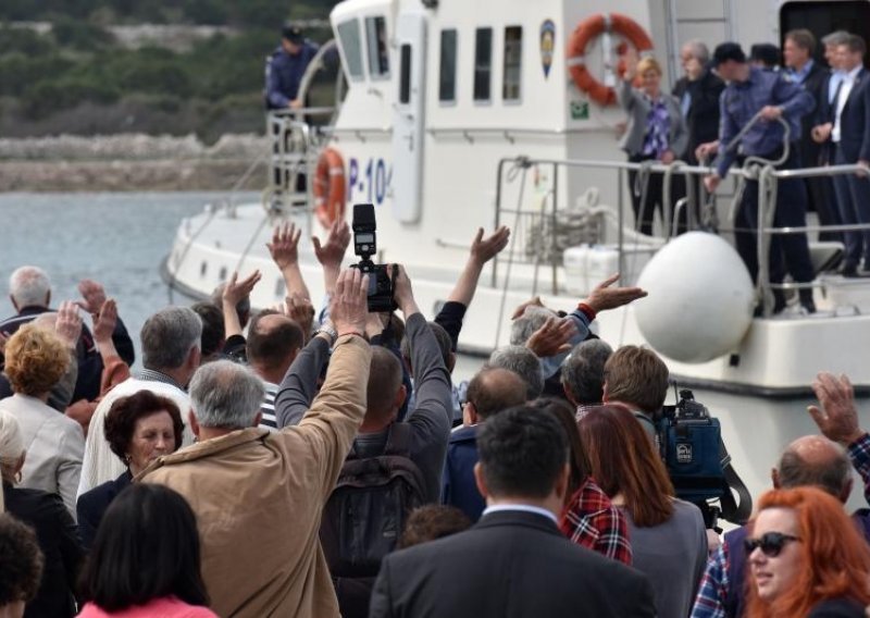 Vladajući zasuli otočane velikim obećanjima