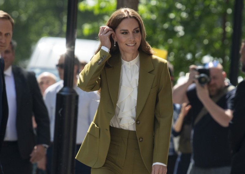 Kate Middleton uskočila u odijelo Victorije Beckham i ukrala svu pozornost