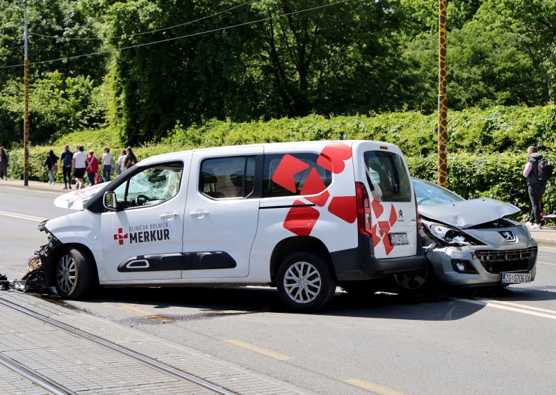 Zbog sudara na Maksimirskoj cesti obustavljen tramvajski promet