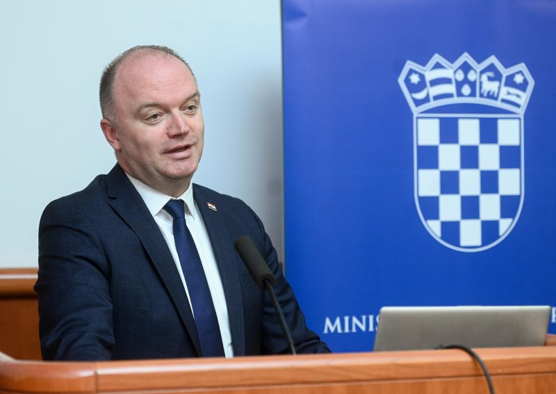 Šipić šokirao izjavom: 'Tko će nositi oružje na ramenu ako ne bude djece?'