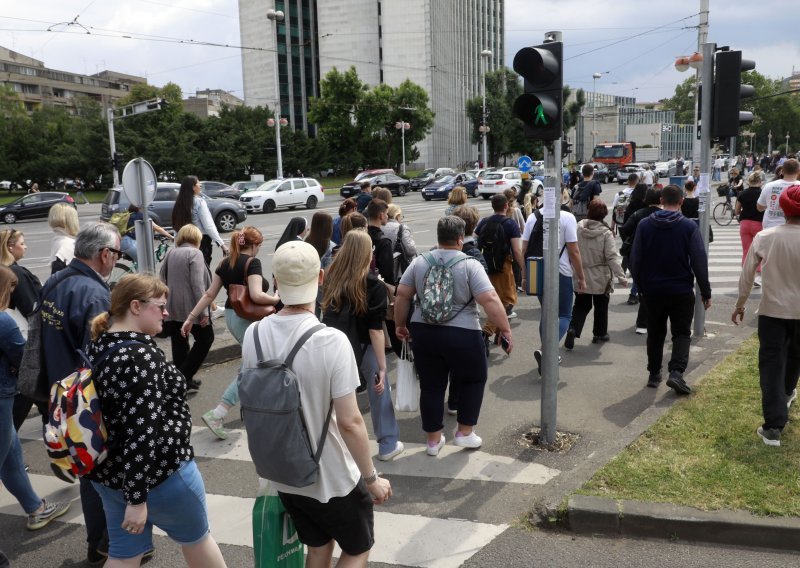 Obustavljen tramvajski promet na Savskoj: Pao je napon