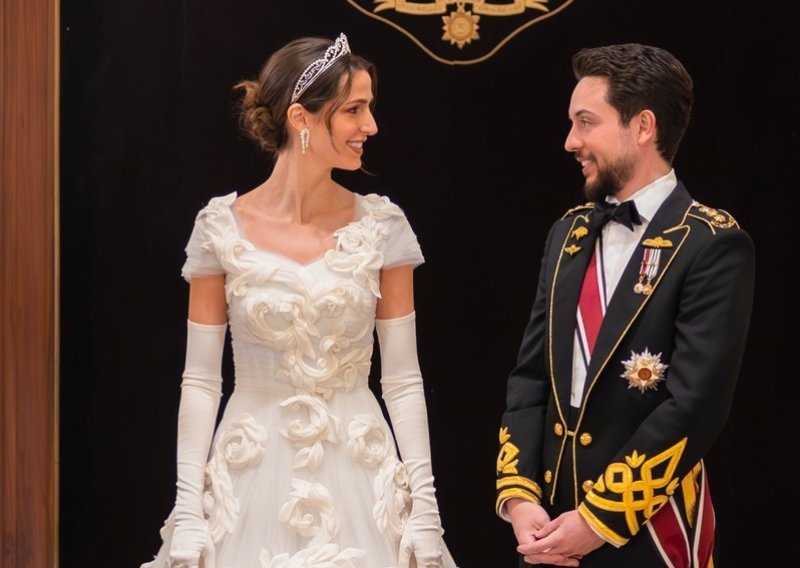 Vjenčanica dostojna princeze: Nećakinja kraljice Ranije udala se u haljini za pamćenje