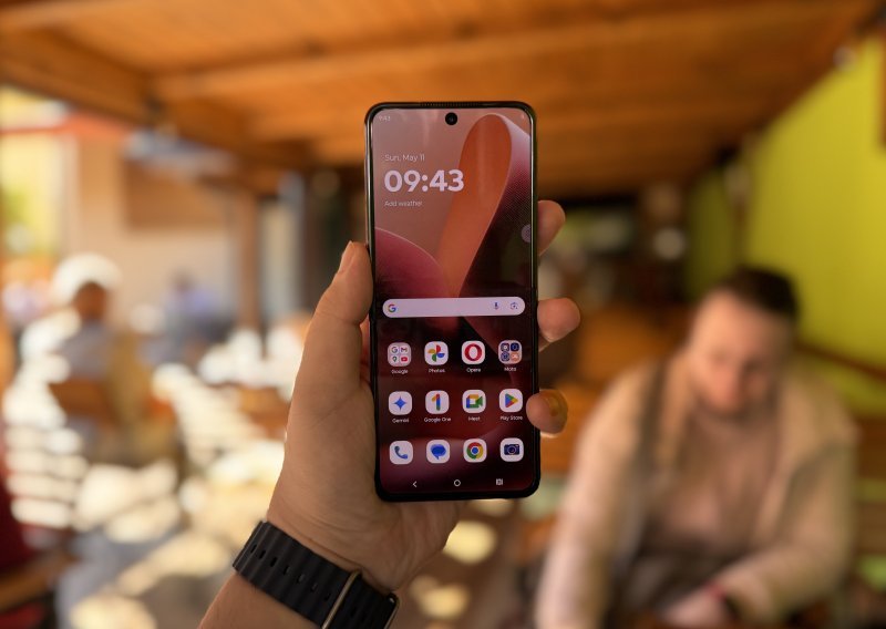 Preklopni adut iz Motorole: Isprobali smo Razr 60 Ultra