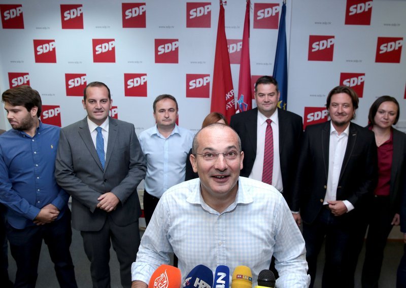 Orsat Miljenić postrojio SDP-ove mlade nade i krenuo u utrku za šefa stranke