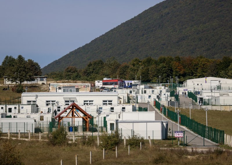 Obračun migranata u prihvatnom centru kod Bihaća, jedan ubijen