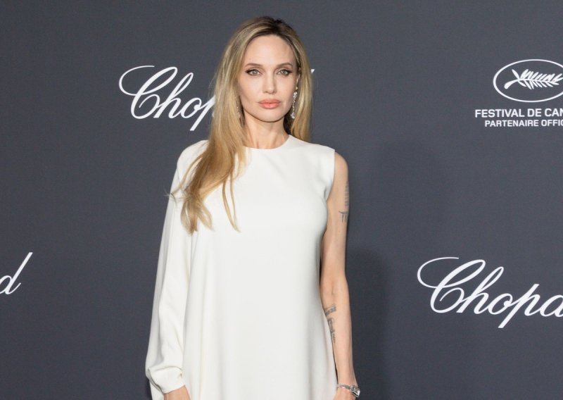 Nakon 14 godina u Cannesu: Angelina Jolie u haljini dostojnoj vjenčanice