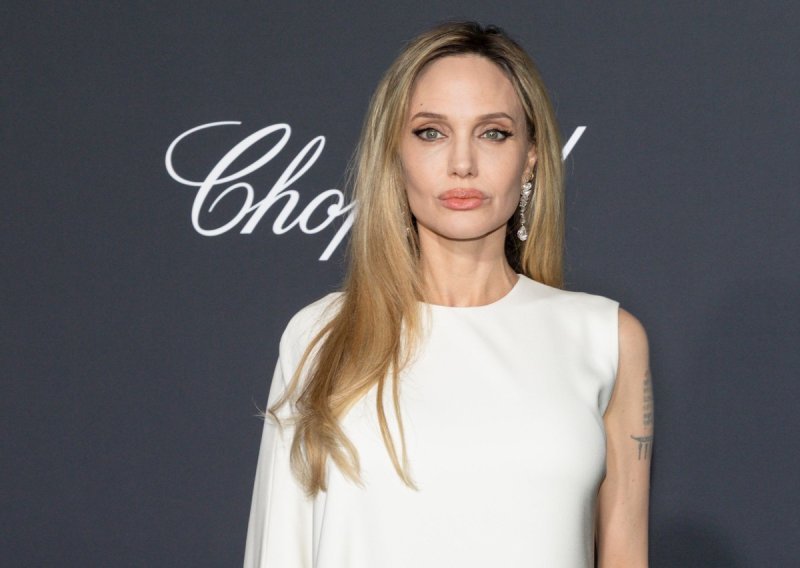 Angelina Jolie optužena da 'proganja' Brada Pitta: 'Jednostavno je ludo'