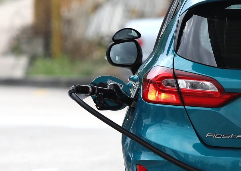 Zbog naplate CO2 emisija bit će pogođena i kućanstva: Evo koliko će gorivo poskupjeti do 2030.