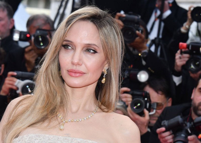 Angelina Jolie stigla u Cannes pa doživjela – prosidbu