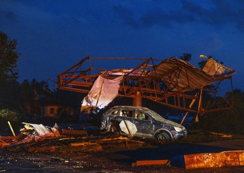 Tornada u SAD-u usmrtila najmanje 21 osobu: Razaranje je strašno