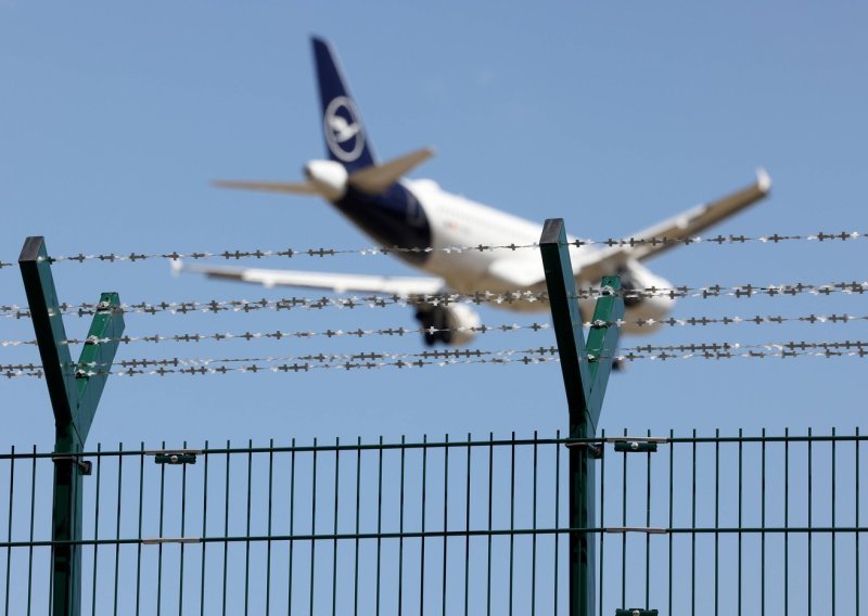 Lufthansin avion letio 10 minuta na autopilotu nakon što se kopilot onesvijestio, pilot bio u WC-u