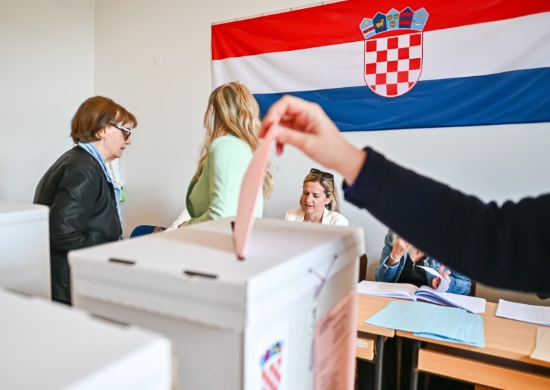 Deset župana izabrano u prvom krugu, devet aktualnih ide u drugi