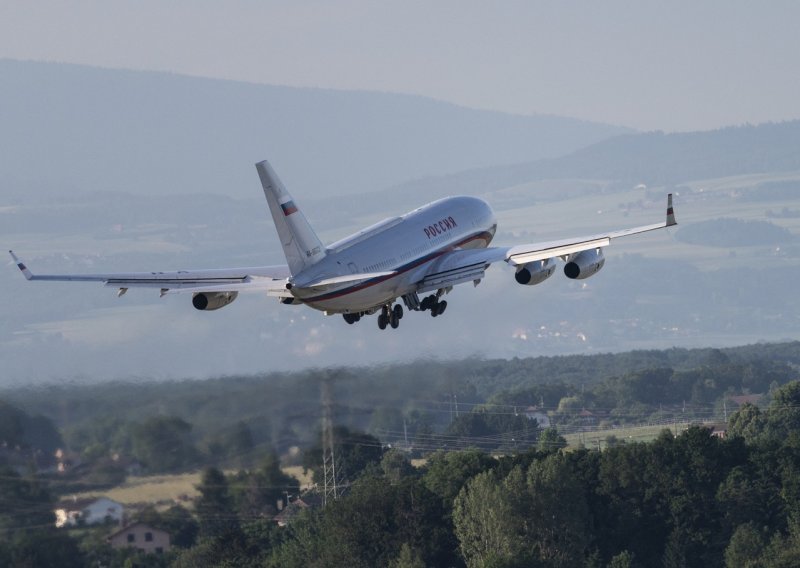 Ruska ministrica nije mogla u Vatikan, avion se morao vratiti u Moskvu