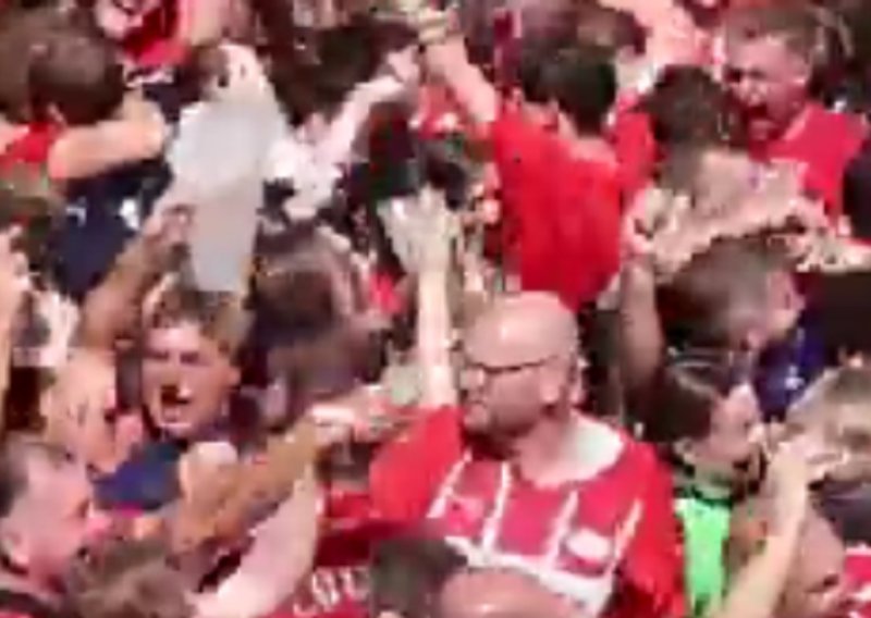 Pogledajte ludnicu u Eindhovenu kad je Perišić zabio gol kojim je PSV krenuo po naslov prvaka