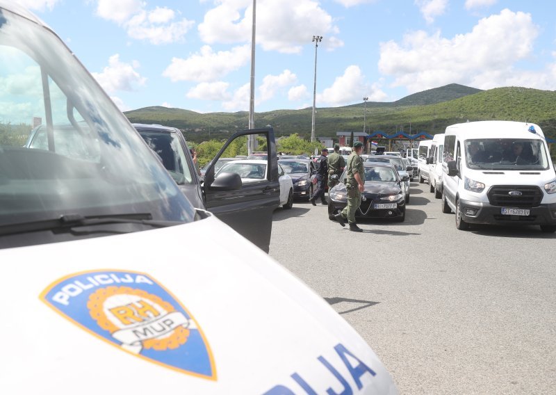 Uoči utakmice Hajduk- Rijeka privedeno 25 navijača