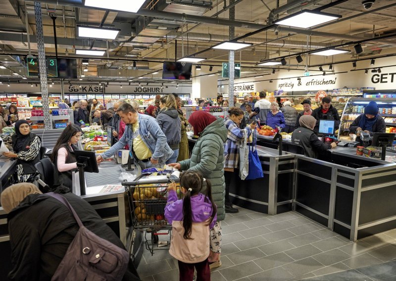Blagajnice mogu ići na more: Ovo je njihova plaća u poznatom trgovačkom lancu