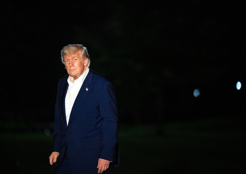 Trumpova popularnost u blagom padu