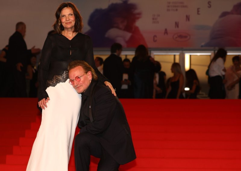 Poljupci u Cannesu: Bono Vox lijepu suprugu ne ispušta iz ruku ni nakon 40 godina