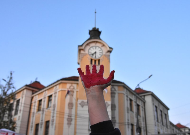 Novosađani peti dan pred sudom: I dalje blokiran, sve dok kolege ne vidimo na slobodi!