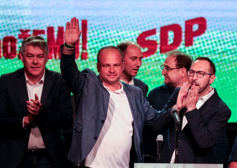 Ta gorka Rijeka naših dana: Kako je Hajdaš Dončić postigao nemoguće i još više oslabio SDP