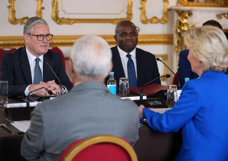 Zaokret nakon Brexita: Putovanja, obrana, burgeri - što se mijenja s novim sporazumom