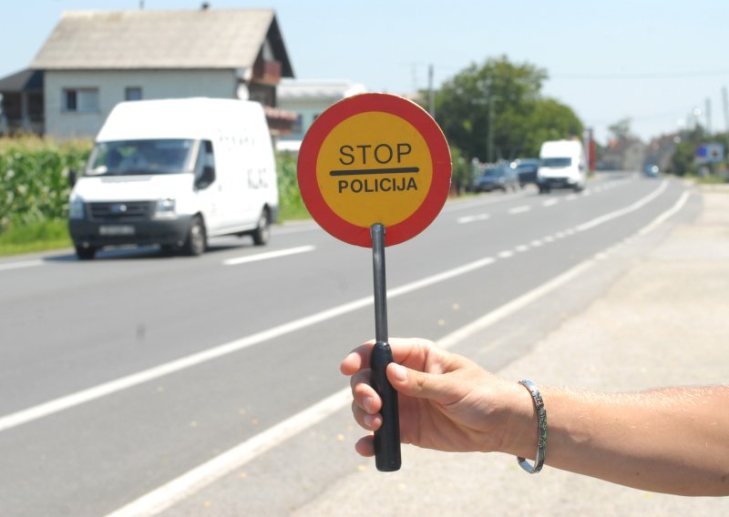 Lička policija uhvatila vozača koji je vozio s nevjerojatnih 4,5 promila!