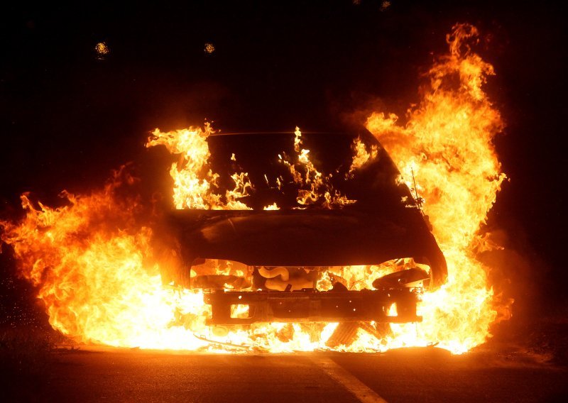 Na autocesti A1 zapalio se auto