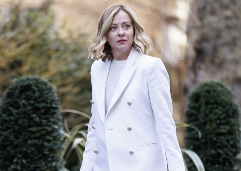 Giorgia Meloni kraljica je 'power dressinga': Trendi bob i odijela kojima šalje poruke