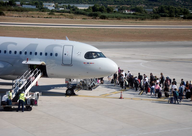 Putnički zrakoplov prisilno sletio u Split, dočekale ga sve žurne službe