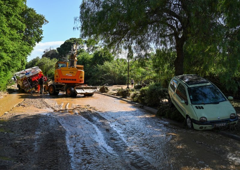 Poplave u Francuskoj, ima žrtava: 'Nema ničega, nema struje, nema pitke vode'