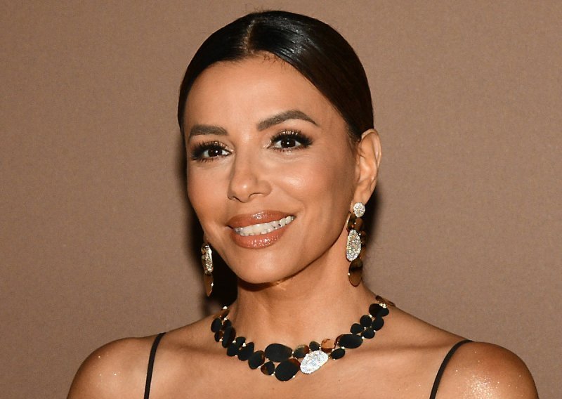 Zabrinutost zbog stanja u Americi nakratko je nestala: Eva Longoria 'uhvaćena' na plaži