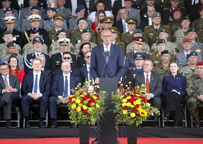 Njemački kancelar: Odlučni smo braniti teritorij NATO-a od svake agresije