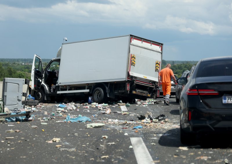 Kaos na A1: Sudarili se kamion i kombi, kolona duga dva kilometra