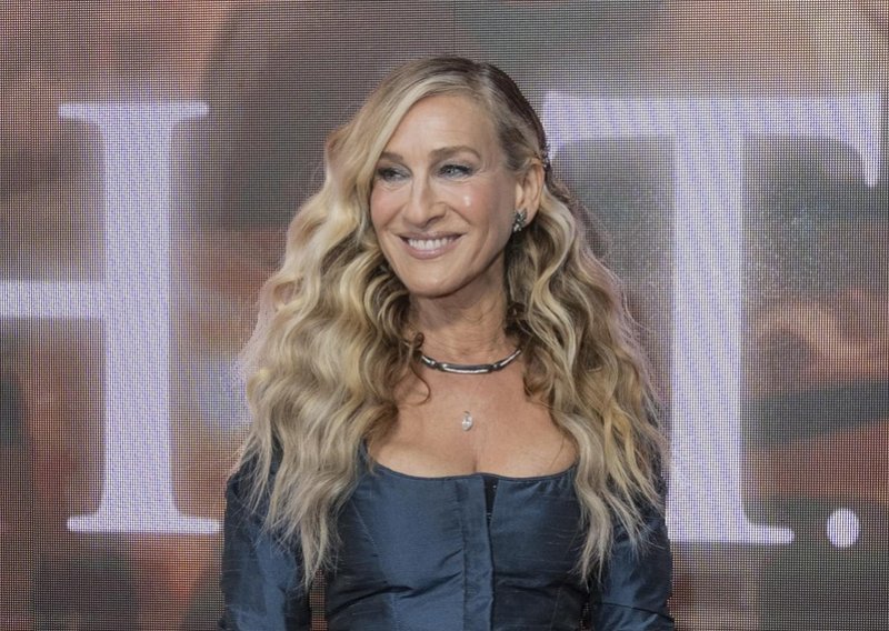 Svi su osudili šešir koji Carrie nosi u novoj sezoni serije, evo što kaže Sarah Jessica Parker