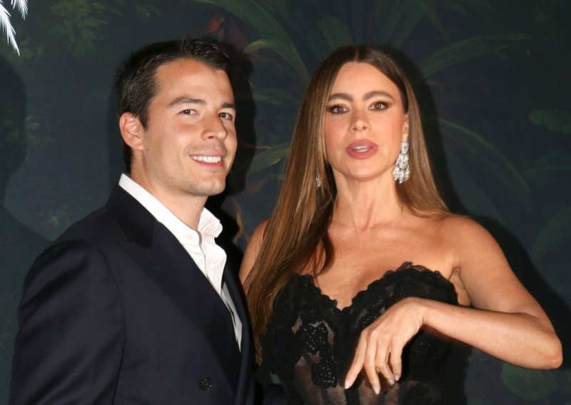 Sofia Vergara zaplesala s posebnim mladićem na ulicama Cannesa