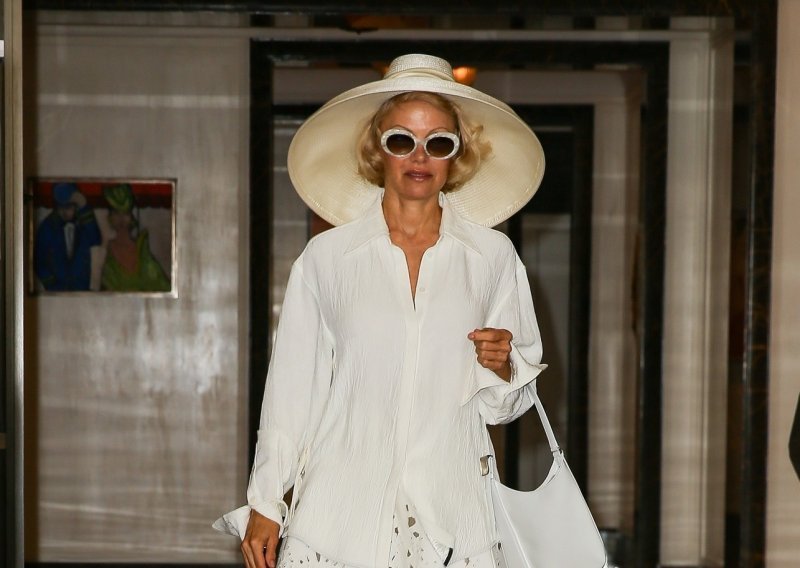 Pamela Anderson poput prave hollywoodske dive: Njezin novi stajling tako je chic