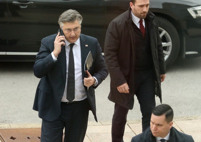 Premijer Plenković razgovarao sa Zelenskim