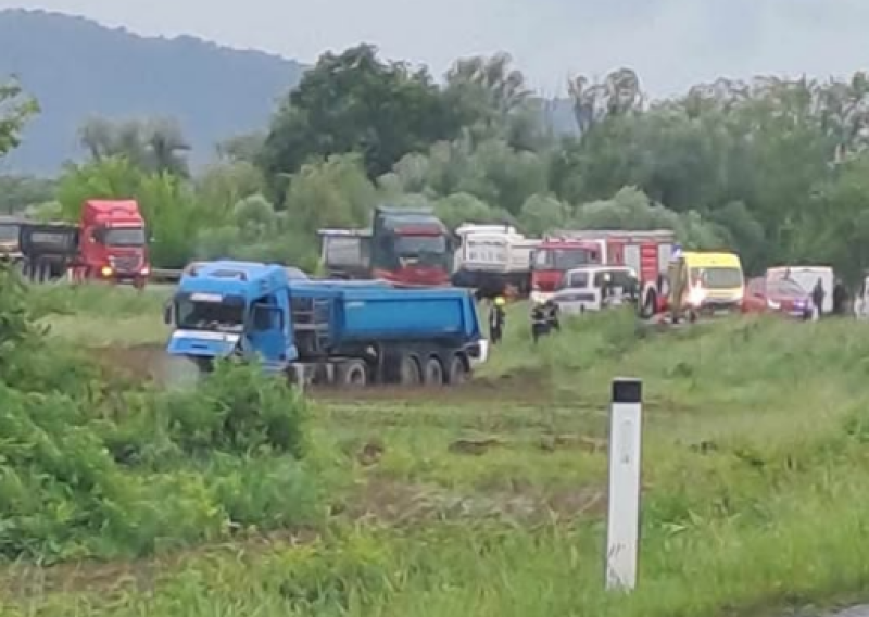 Teška prometna nesreća kod Zaprešića, poginula jedna osoba
