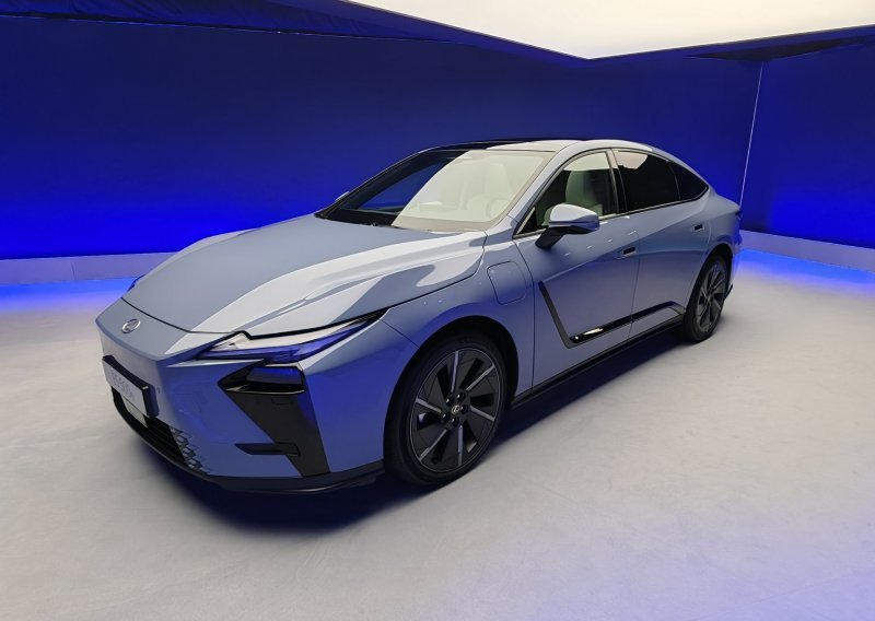 Lexus predstavio novi ES: Profinjena limuzina nova je definicija luksuza i stila