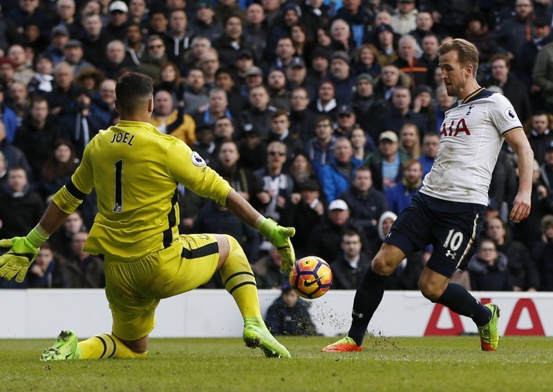 VIDEO: Tottenham na White Hart Laneu ne zna za poraz; 'spursi' i dalje prate Chelsea