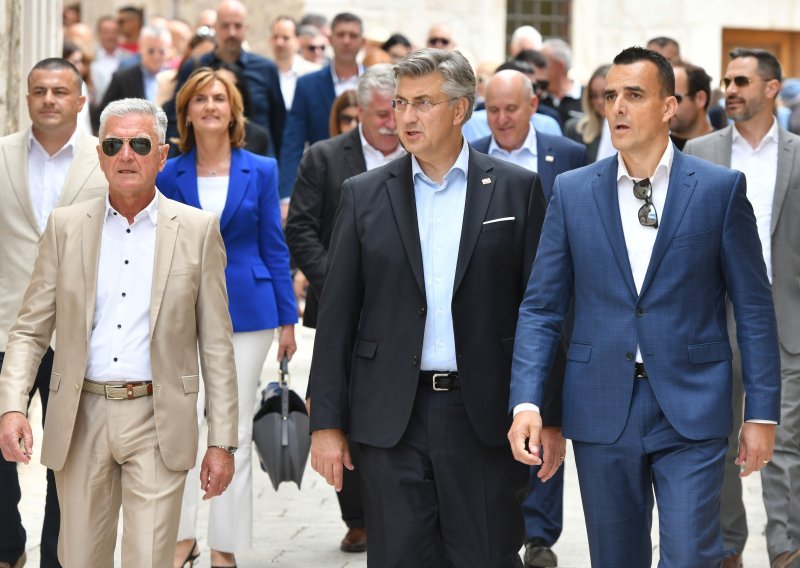 Plenković u Šibeniku podržao kandidate HDZ-a za gradonačelnika i župana