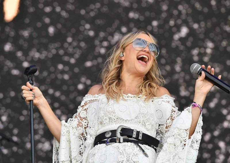 Kate Hudson u vrućem izdanju na pozornici: Pogledajte kako se 'razbacala' na nastupu
