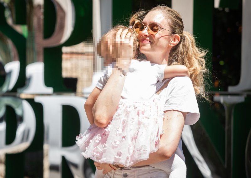 U šetnji voljenim Splitom: Prve fotografije Hane Huljić Grašo s djecom
