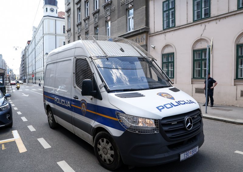VIDEO: Osumnjičenima u akciji 'Karbon' određen istražni zatvor: Istražitelji otkrili crni kokain