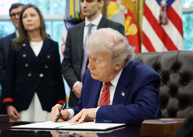 Britanska vlada poručila Trumpu: 'Trgovinski rat nije ni u čijem interesu'