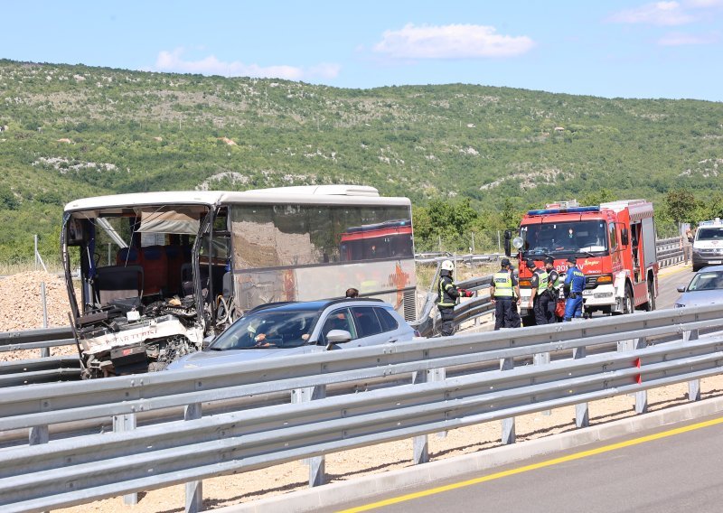 Broj ozlijeđenih u sudaru dvaju autobusa na A1 porastao na 21: Još uvijek traje istraga nesreće