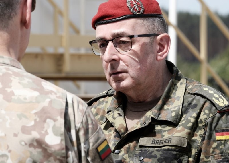 Reuters dobio dokument: Njemački načelnik obrane naredio hitan razvoj oružja i dronova